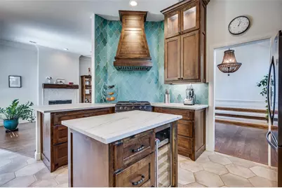 109 Midcrest Drive, Irving, TX 75063 - Photo 2