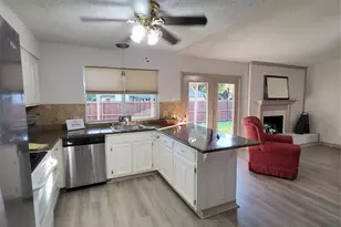 1900 San Saba Ln, Arlington, TX 76006 - Photo 8