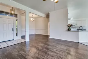 803 W Lonesome Dove Trail, Arlington, TX 76001 - Photo 4