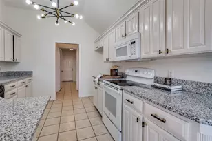 803 W Lonesome Dove Trail, Arlington, TX 76001 - Photo 12