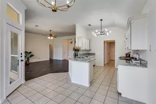 803 W Lonesome Dove Trail, Arlington, TX 76001 - Photo 14