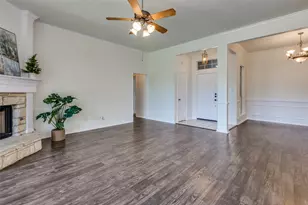 803 W Lonesome Dove Trail, Arlington, TX 76001 - Photo 6