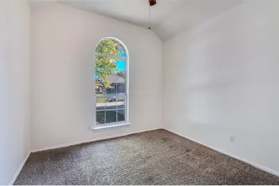 803 W Lonesome Dove Trail, Arlington, TX 76001 - Photo 18