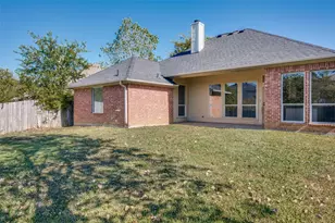 803 W Lonesome Dove Trail, Arlington, TX 76001 - Photo 26