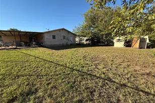 1381 Hillcrest Dr, Graham, TX 76450 - Photo 34