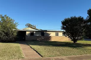 1381 Hillcrest Dr, Graham, TX 76450 - Photo 36