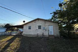 1381 Hillcrest Dr, Graham, TX 76450 - Photo 32