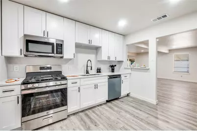 733 SE 3rd Street, Grand Prairie, TX 75051 - Photo 8