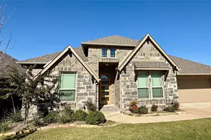 218 Oakcrest Dr, Justin, TX 76247 - Photo 2
