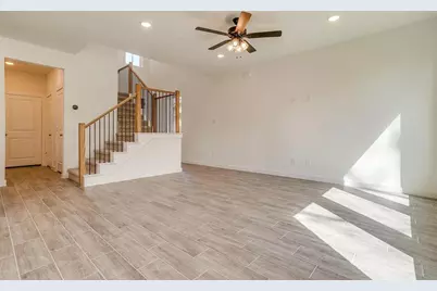 4524 Hogans Alley Drive, Arlington, TX 76001 - Photo 10