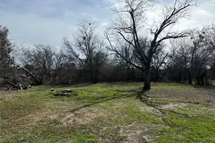 713 Wright Ct, Granbury, TX 76048 - Photo 4