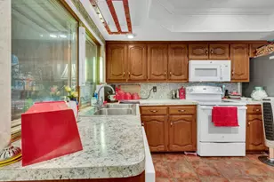 3817 Commonwealth Dr, Garland, TX 75043 - Photo 10