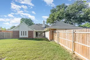 2015 Robin Hill Ln, Carrollton, TX 75007 - Photo 26