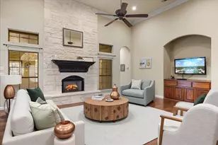 6705 Forest Oaks Ct, Granbury, TX 76049 - Photo 2