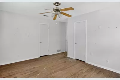 2041 W Colorado Boulevard, Dallas, TX 75208 - Photo 10