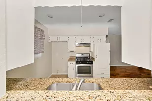 1818 Hillcrest Dr, Irving, TX 75062 - Photo 6