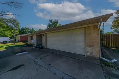 1818 Hillcrest Drive, Irving, TX 75062 - Photo 24