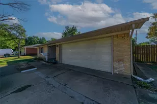 1818 Hillcrest Dr, Irving, TX 75062 - Photo 24