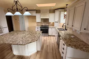 1010 W Moss St, Eastland, TX 76448 - Photo 16