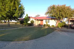 1010 W Moss St, Eastland, TX 76448 - Photo 2