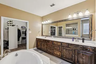 2217 Gulfstream Dr, Little Elm, TX 75068 - Photo 10