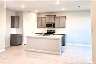 109 Trinity St, Grandview, TX 76050 - Photo 4