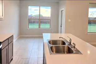 109 Trinity St, Grandview, TX 76050 - Photo 2