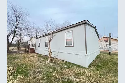 197 E Sweden Street, Walnut Springs, TX 76690 - Photo 2