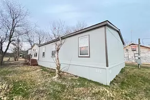 197 E Sweden St, Walnut Springs, TX 76690 - Photo 2