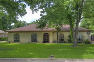 2011 Elmridge Dr, Arlington, TX 76012 - Photo 1
