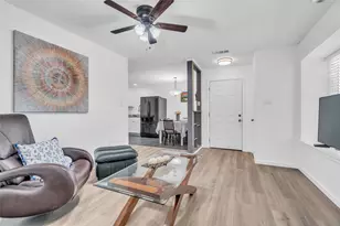 1319 Parkway Ct, Arlington, TX 76010 - Photo 4