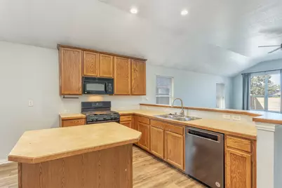 304 Hummingbird, Little Elm, TX 75068 - Photo 8