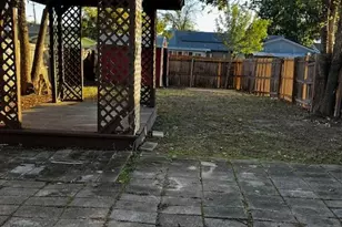 1006 Alicia Ln, Lancaster, TX 75134 - Photo 14