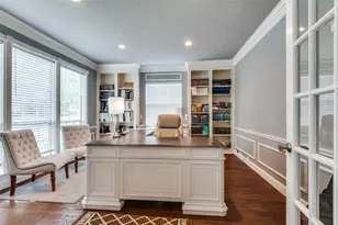 2204 Yaupon Dr, Irving, TX 75063 - Photo 2