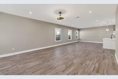 1221 S Rockwall Avenue, Terrell, TX 75160 - Photo 8