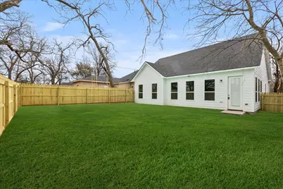 919 W Day Street, Denison, TX 75020 - Photo 22