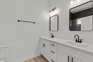 919 W Day St, Denison, TX 75020 - Photo 6