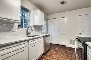 35 Abbey Rd, Euless, TX 76039 - Photo 16