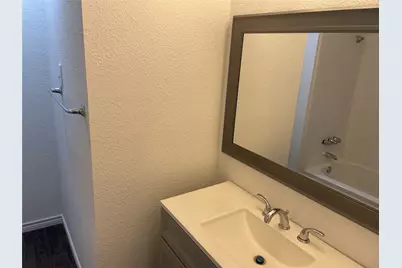 2422 W Northgate Drive, Irving, TX 75062 - Photo 10