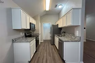 2816 Beaty Ct, Fort Worth, TX 76112 - Photo 6