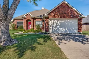 1010 Diane St, Aubrey, TX 76227 - Photo 2