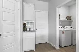 113 Tyler St, Grandview, TX 76050 - Photo 8