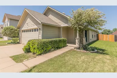 213 Crescent Ridge Drive, Fort Worth, TX 76140 - Photo 2
