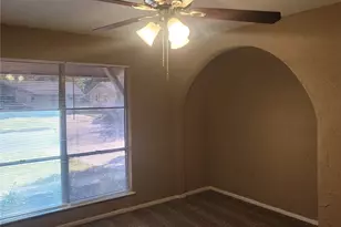 1175 Dublin Dr, Fort Worth, TX 76134 - Photo 4