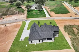 305 Wrangler Ct, Weatherford, TX 76088 - Photo 10