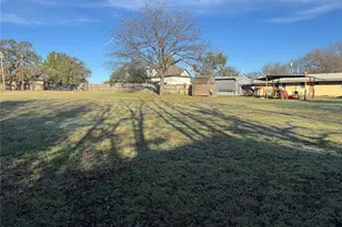 205 College St, Chico, TX 76431 - Photo 36