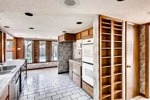 2706 S Surrey Dr, Carrollton, TX 75006 - Photo 8