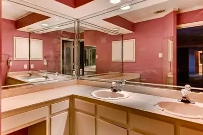 2706 S Surrey Drive, Carrollton, TX 75006 - Photo 18