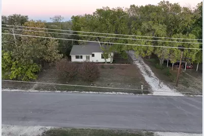 801 N Houston Street, Lorena, TX 76655 - Photo 2