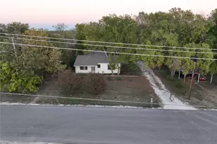 801 N Houston St, Lorena, TX 76655 - Photo 2